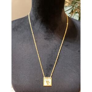 Womens Gold Tone Anne Klein Lion Head Square Pendant Necklace /Spring Ring Clasp